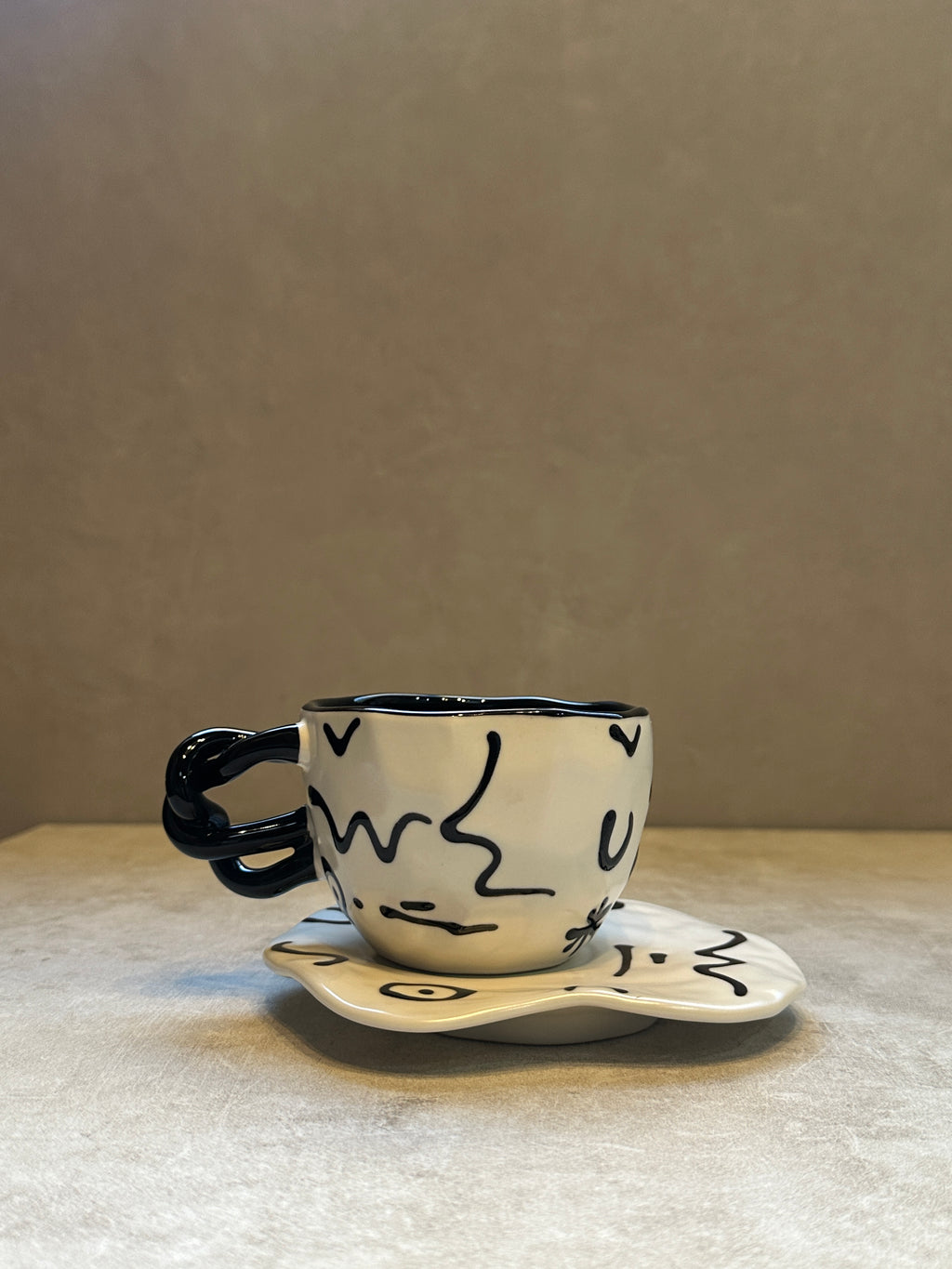 Line Design Cup & Saucer (White × Black)