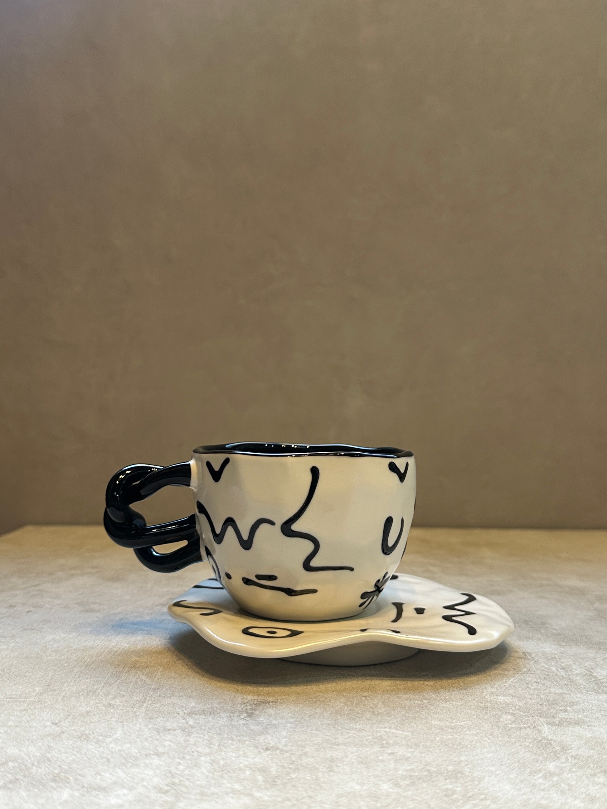 Line Design Cup & Saucer (White × Black)