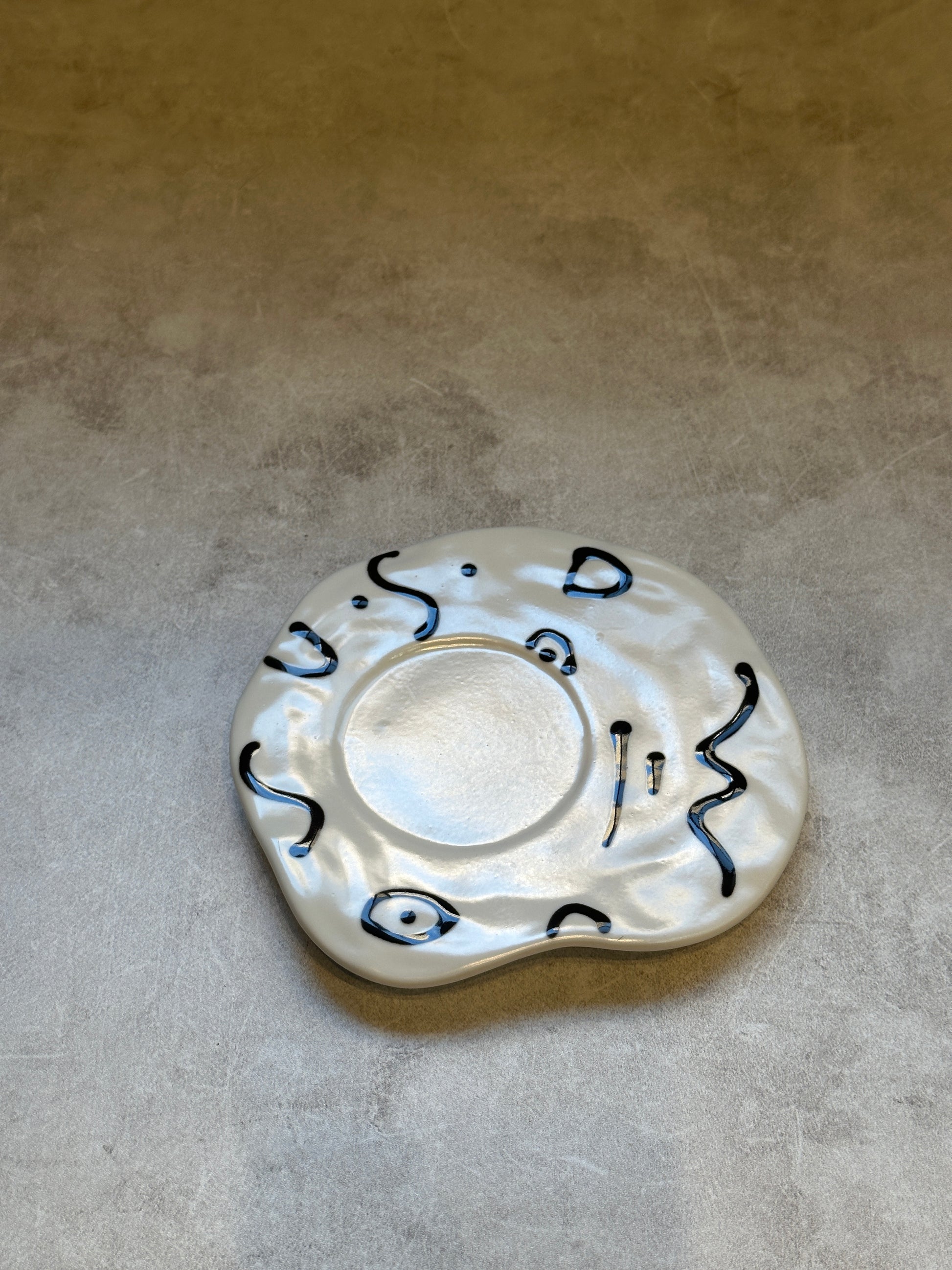 Line Design Cup & Saucer (White × Black)