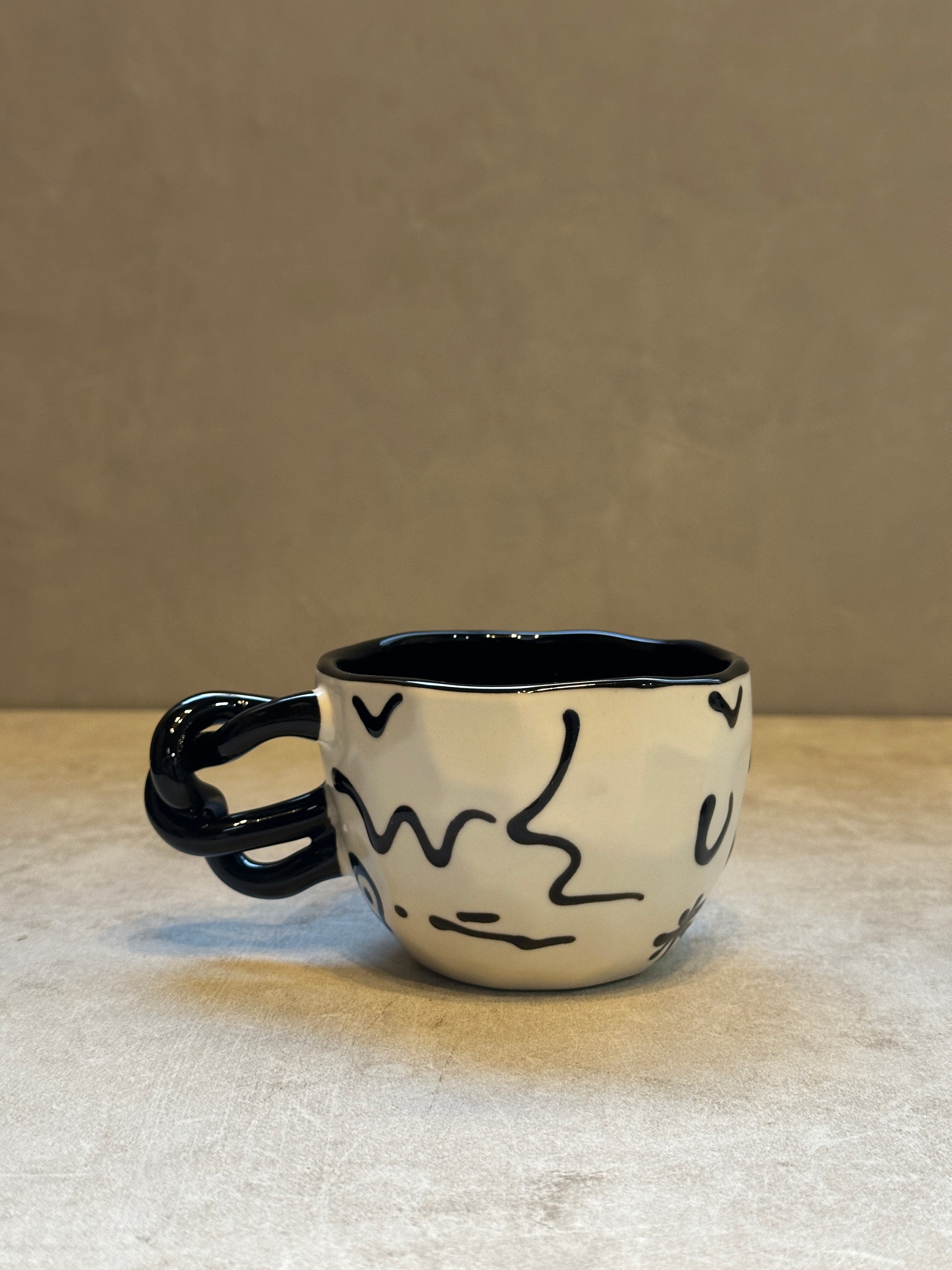 Line Design Cup & Saucer (White × Black)