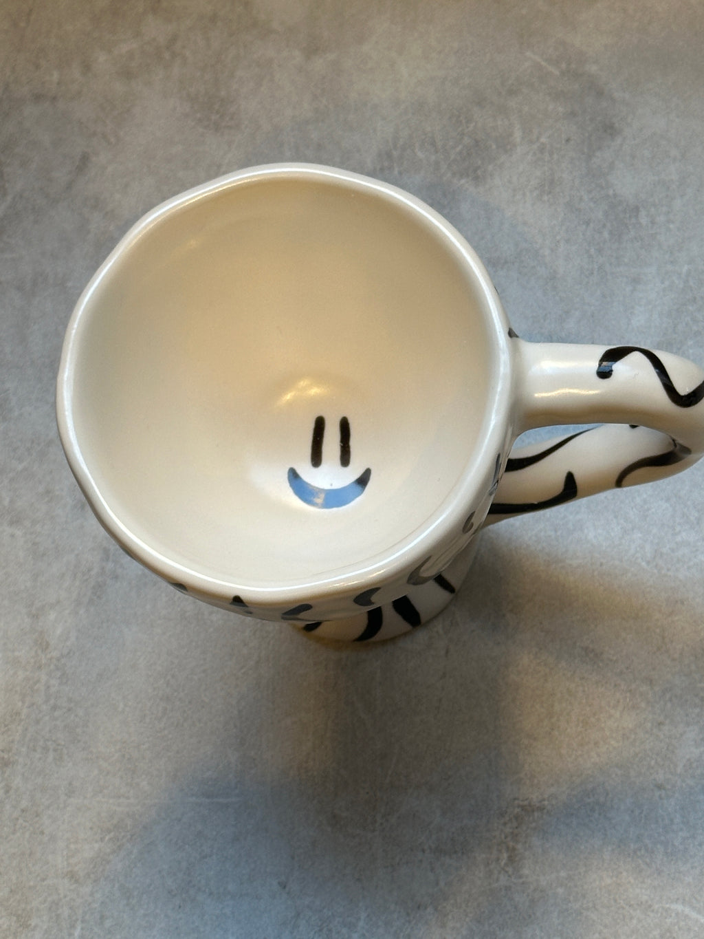 Striped Footed Mug (White × Black)