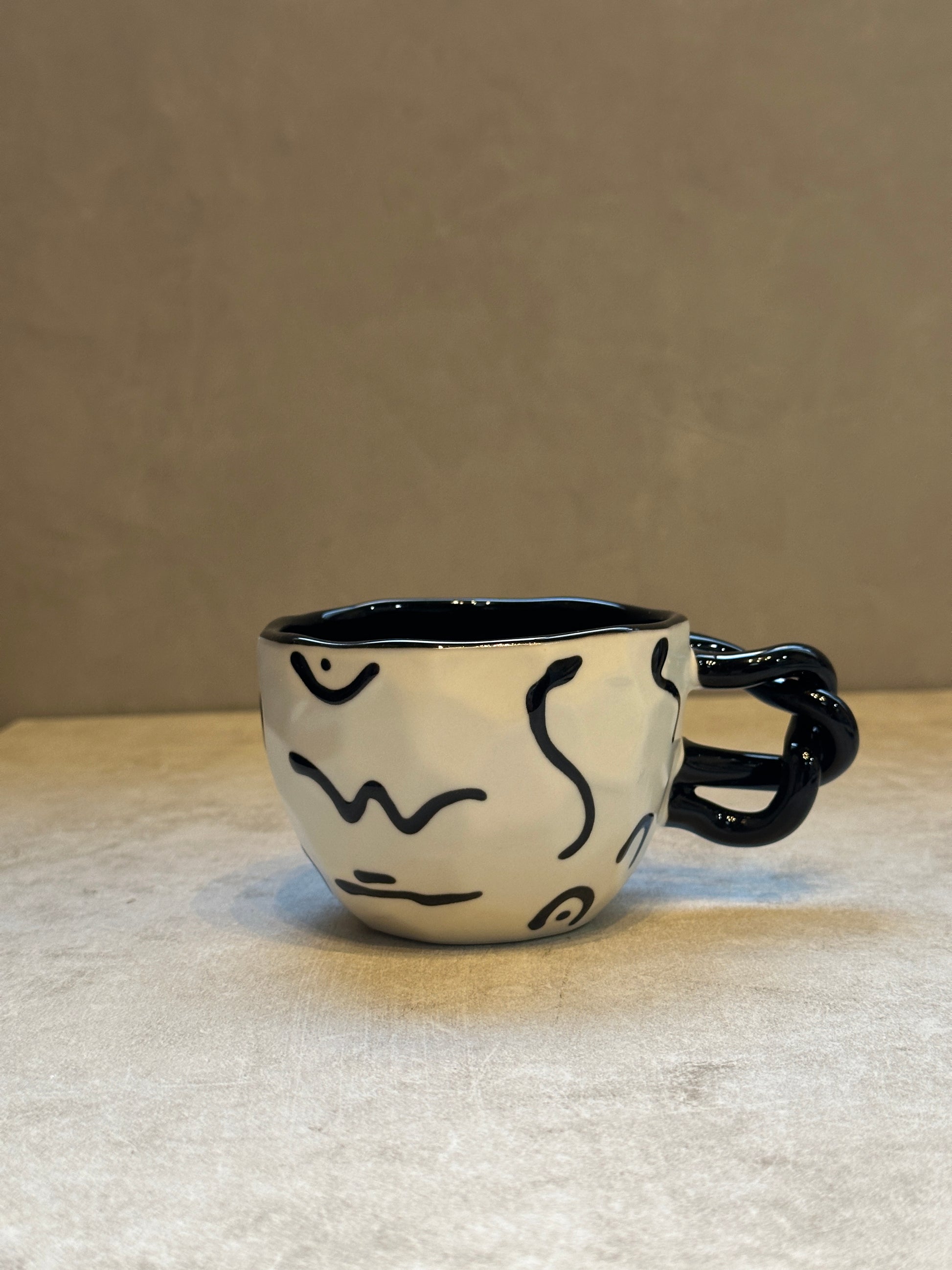 Line Design Cup & Saucer (White × Black)