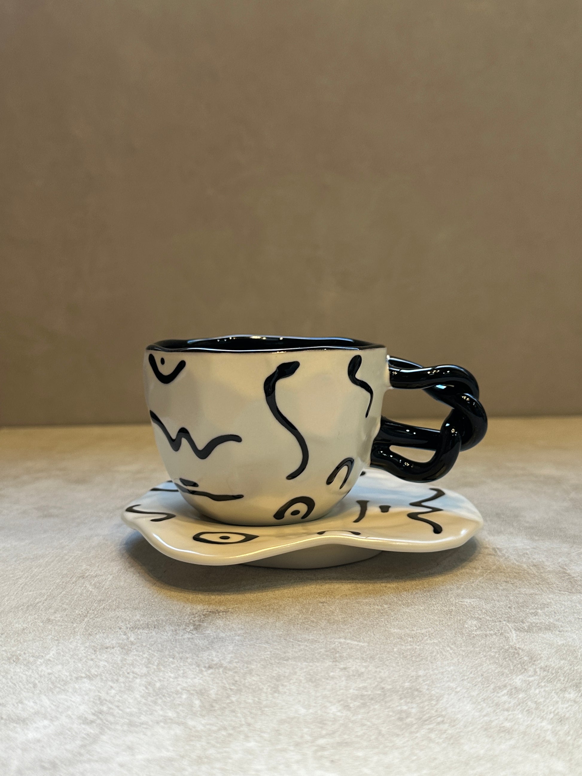 Line Design Cup & Saucer (White × Black)